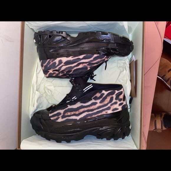 Burberry Men’s low-top sneakers Arthur (cheetah) - Picture 14 of 14